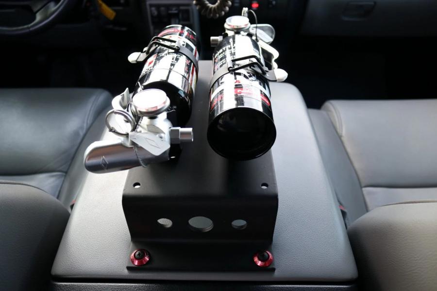 Детали интерьера Toyota Tundra CrewMax 4x4 Zombie Apocalypse 2013 года  (фото 288 из 461)